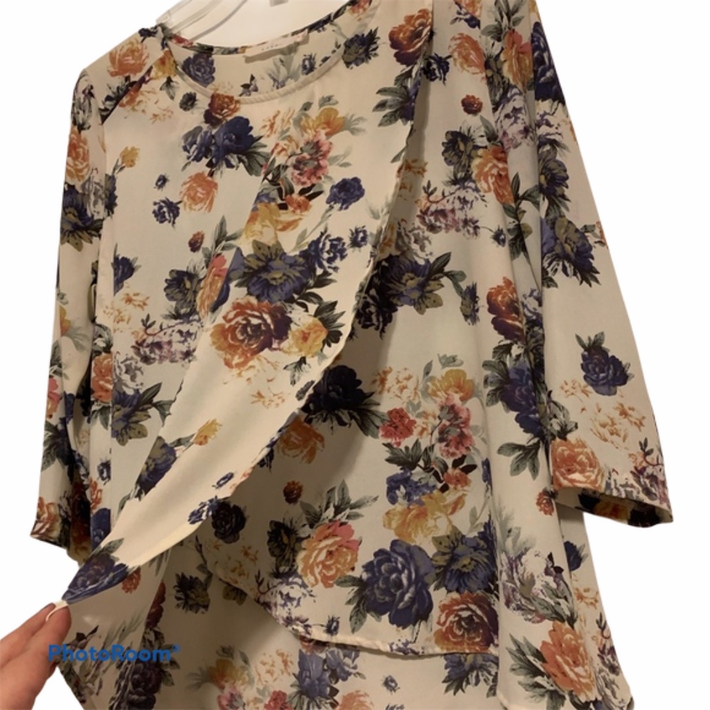Lush Tulip Petal Blouse All Over Floral Print Sz M - Picture 4 of 4
